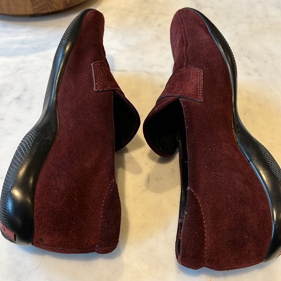 Authentic Prada Made in Italy cognac suede loafers. - Picture 7 of 7